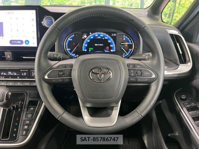 Toyota VOXY HYBRID 2023-01 8210970-11