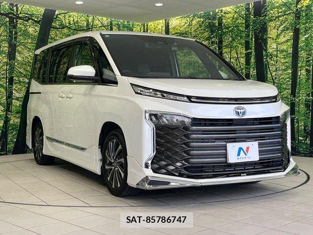 Toyota VOXY HYBRID 2023-01 8210970-16