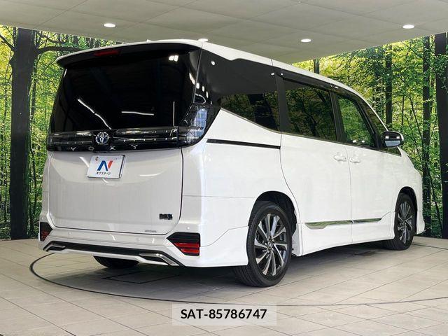 Toyota VOXY HYBRID 2023-01 8210970-17