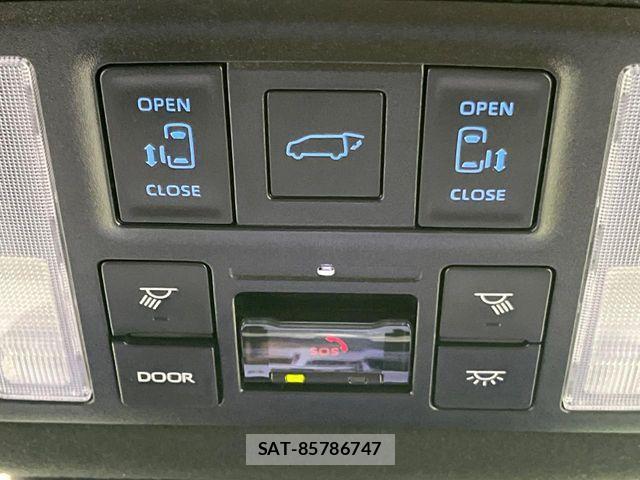 Toyota VOXY HYBRID 2023-01 8210970-4