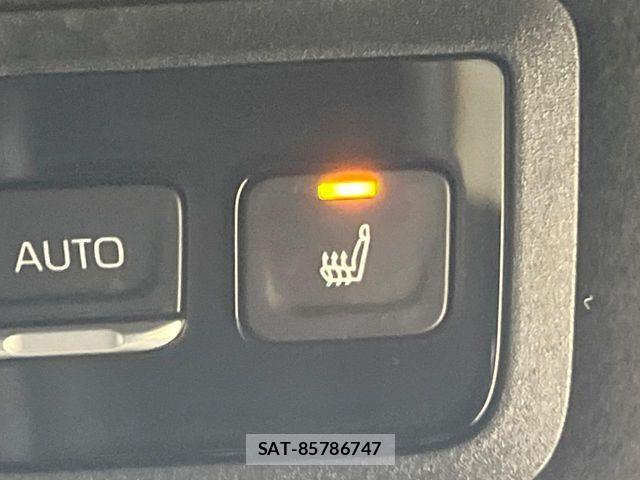Toyota VOXY HYBRID 2023-01 8210970-6