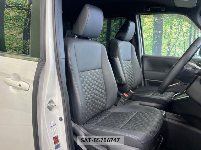 Toyota VOXY HYBRID 2023-01 8210970-7