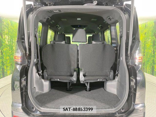 Toyota VOXY HYBRID 2023-07 8210979-10