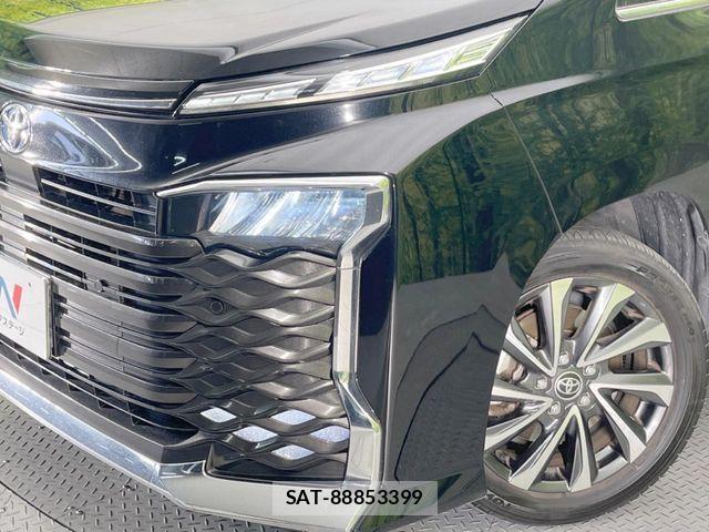 Toyota VOXY HYBRID 2023-07 8210979-12