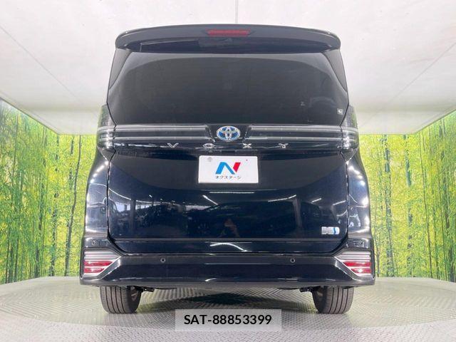Toyota VOXY HYBRID 2023-07 8210979-15
