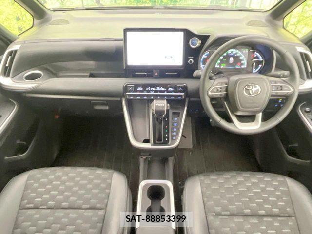 Toyota VOXY HYBRID 2023-07 8210979-1