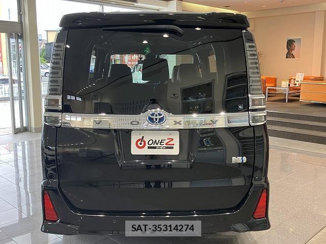 Toyota VOXY HYBRID 2021-09 8210991-12