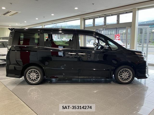 Toyota VOXY HYBRID 2021-09 8210991-13