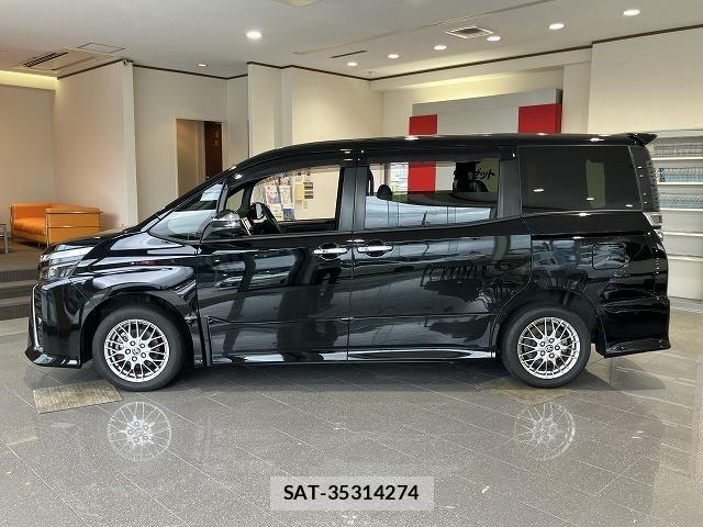 Toyota VOXY HYBRID 2021-09 8210991-14