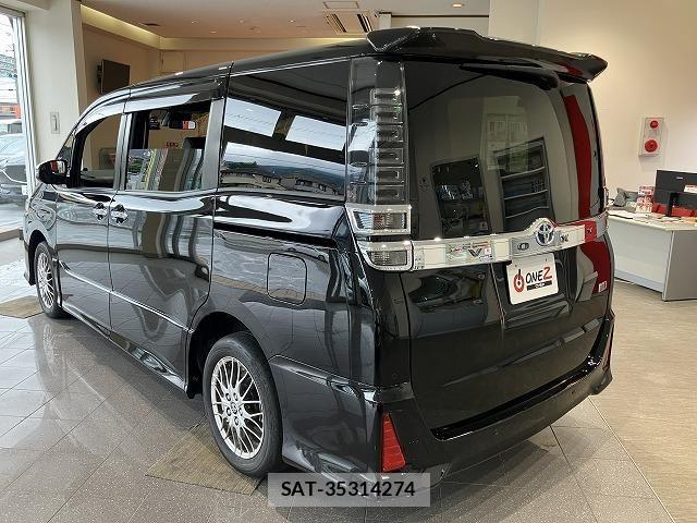 Toyota VOXY HYBRID 2021-09 8210991-18