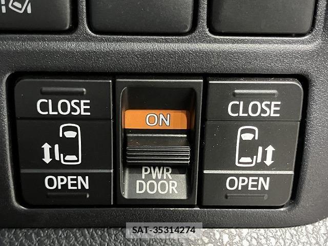 Toyota VOXY HYBRID 2021-09 8210991-5