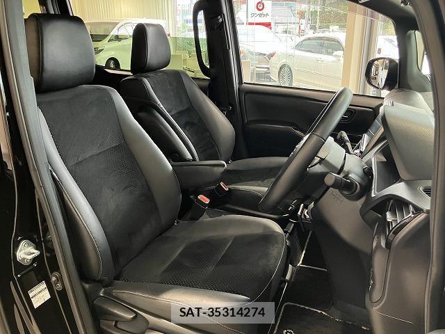 Toyota VOXY HYBRID 2021-09 8210991-6