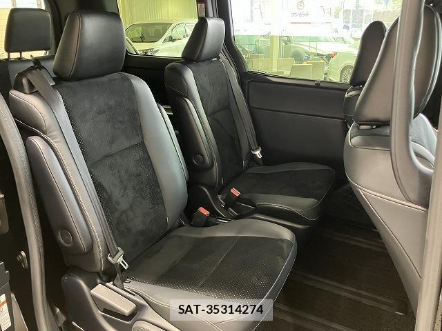 Toyota VOXY HYBRID 2021-09 8210991-7