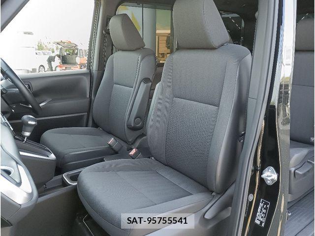 Toyota VOXY HYBRID 2022-03 8210984-9