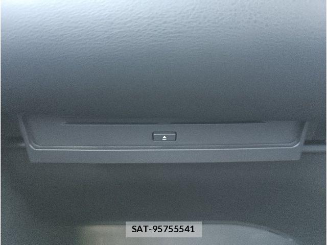 Toyota VOXY HYBRID 2022-03 8210984-13
