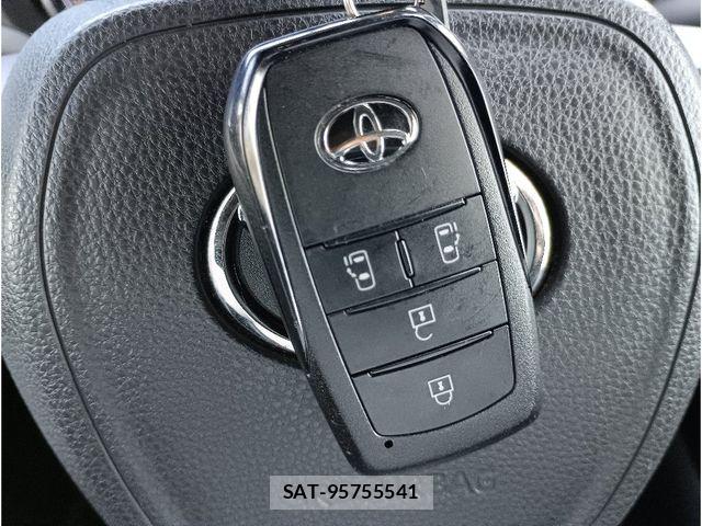 Toyota VOXY HYBRID 2022-03 8210984-21