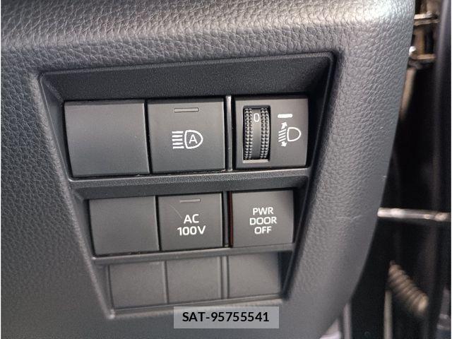 Toyota VOXY HYBRID 2022-03 8210984-24