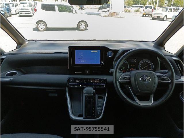 Toyota VOXY HYBRID 2022-03 8210984-2