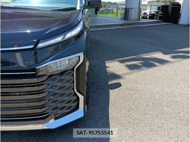 Toyota VOXY HYBRID 2022-03 8210984-29
