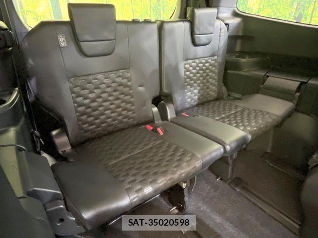 Toyota VOXY HYBRID 2023-06 8210981-9