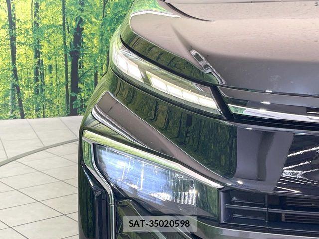 Toyota VOXY HYBRID 2023-06 8210981-12