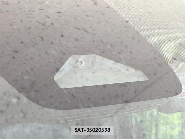 Toyota VOXY HYBRID 2023-06 8210981-4