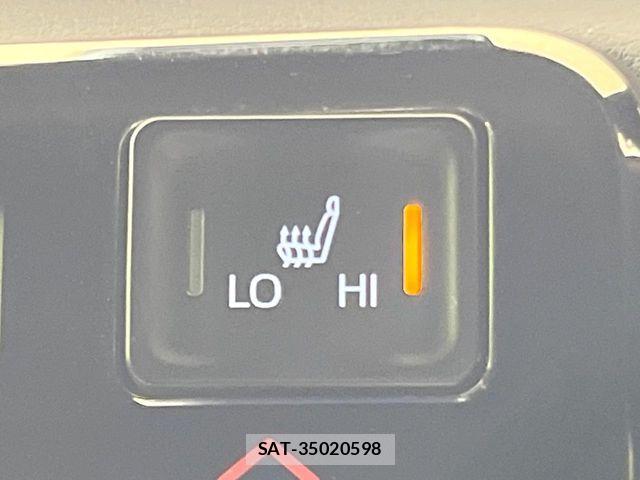 Toyota VOXY HYBRID 2023-06 8210981-5
