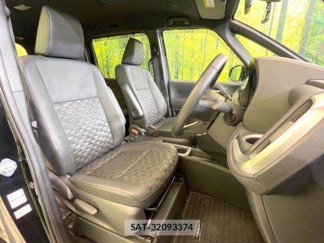 Toyota VOXY HYBRID 2025-04 8210974-7
