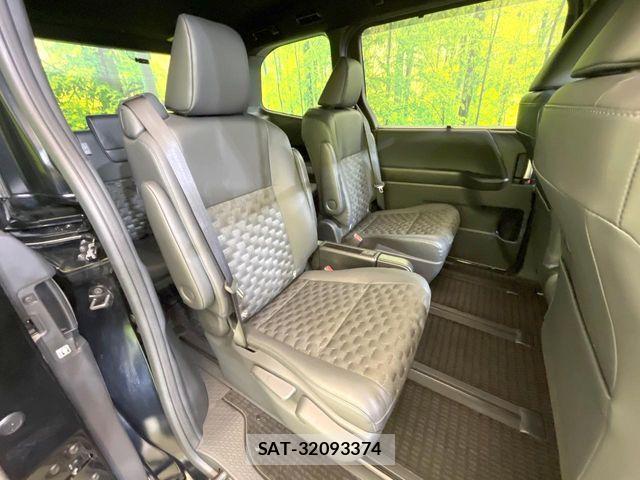 Toyota VOXY HYBRID 2025-04 8210974-8
