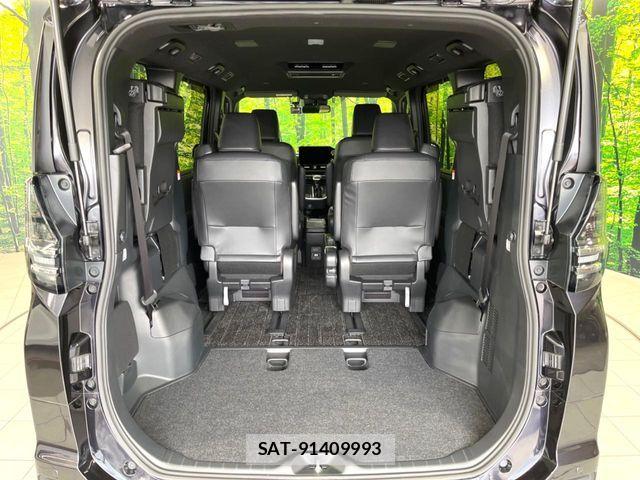 Toyota VOXY HYBRID 2023-09 8210973-10
