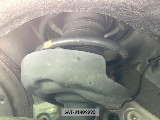 Toyota VOXY HYBRID 2023-09 8210973-19