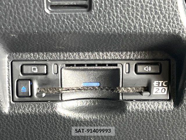 Toyota VOXY HYBRID 2023-09 8210973-6