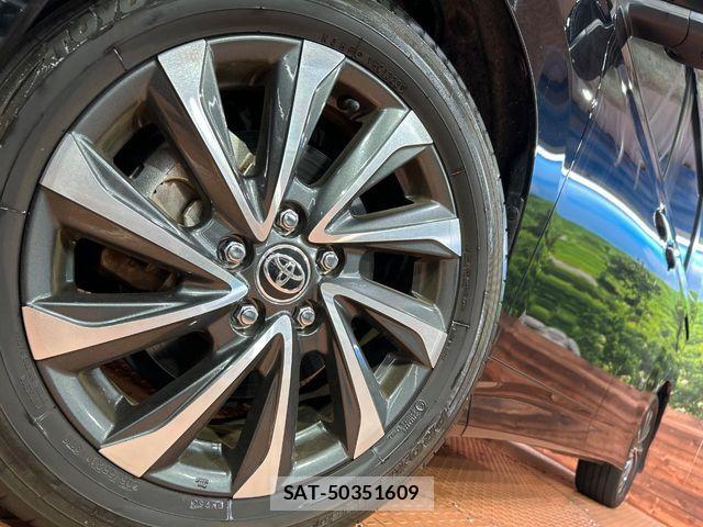 Toyota VOXY HYBRID 2023-05 8210962-13