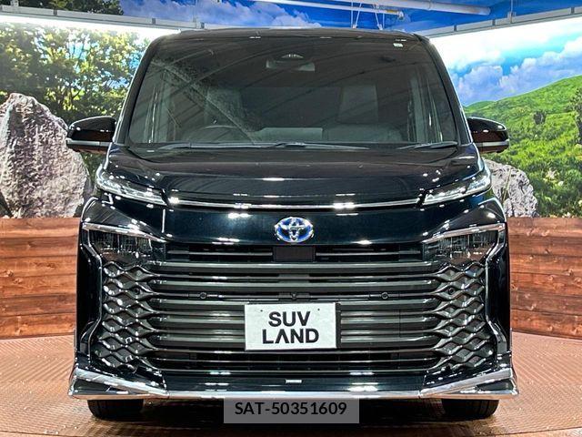 Toyota VOXY HYBRID 2023-05 8210962-14