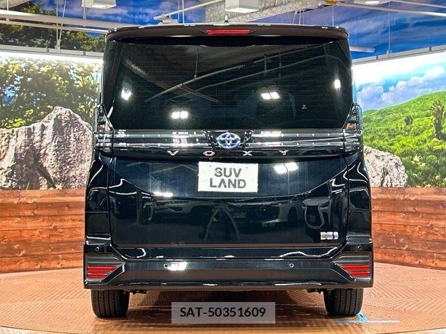 Toyota VOXY HYBRID 2023-05 8210962-15