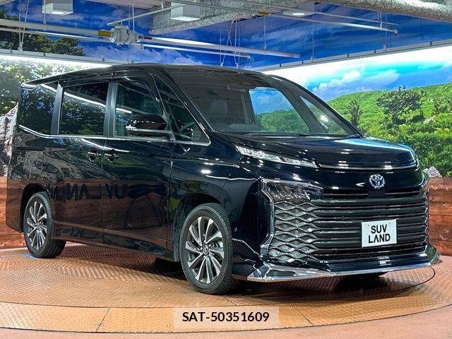 Toyota VOXY HYBRID 2023-05 8210962-16