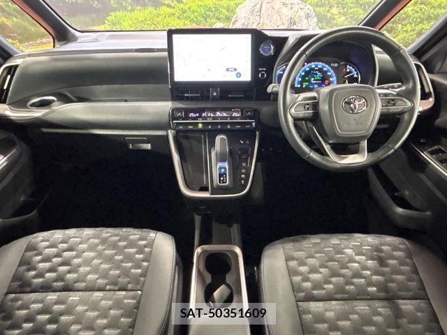 Toyota VOXY HYBRID 2023-05 8210962-1