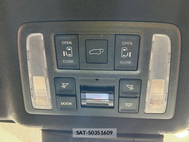 Toyota VOXY HYBRID 2023-05 8210962-5