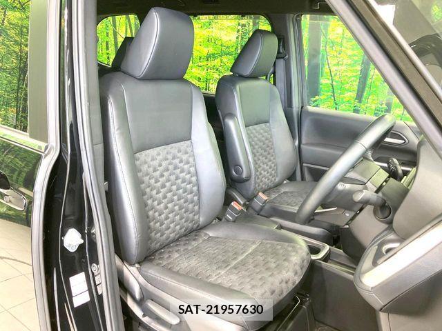 Toyota VOXY HYBRID 2024-03 8210985-8