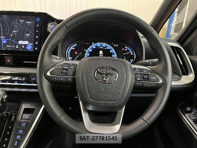 Toyota VOXY HYBRID 2023-08 8210968-13