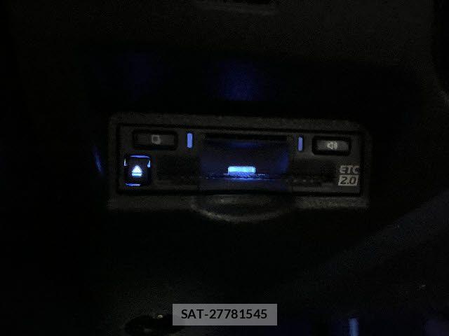 Toyota VOXY HYBRID 2023-08 8210968-15