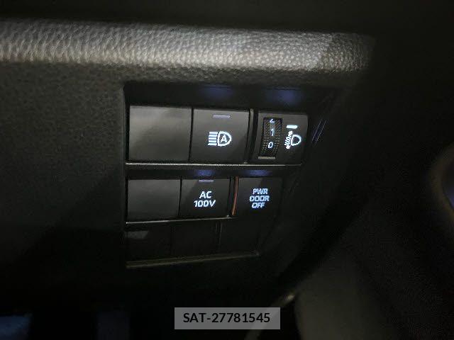 Toyota VOXY HYBRID 2023-08 8210968-16