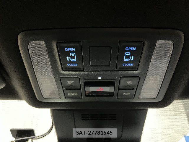 Toyota VOXY HYBRID 2023-08 8210968-17