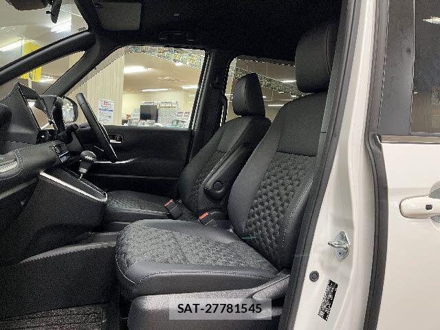 Toyota VOXY HYBRID 2023-08 8210968-18