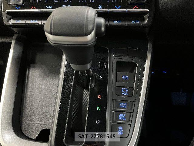 Toyota VOXY HYBRID 2023-08 8210968-19