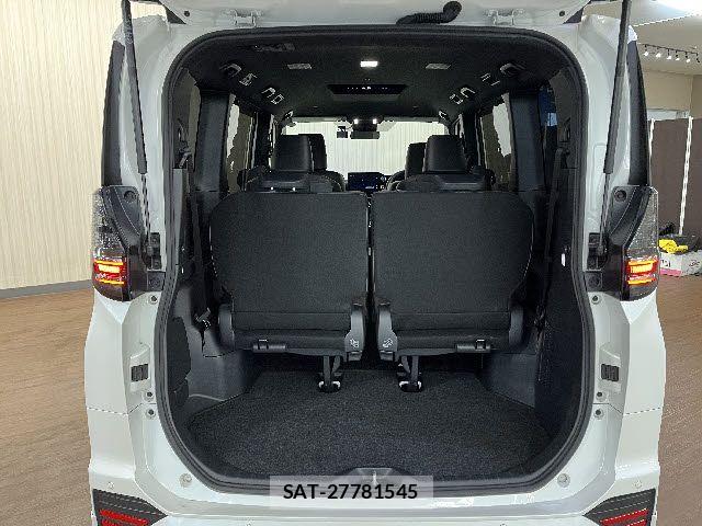 Toyota VOXY HYBRID 2023-08 8210968-20