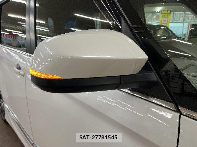 Toyota VOXY HYBRID 2023-08 8210968-24