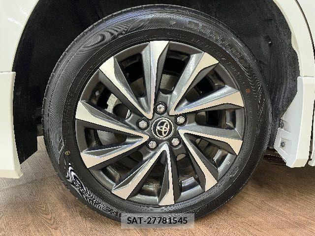 Toyota VOXY HYBRID 2023-08 8210968-26
