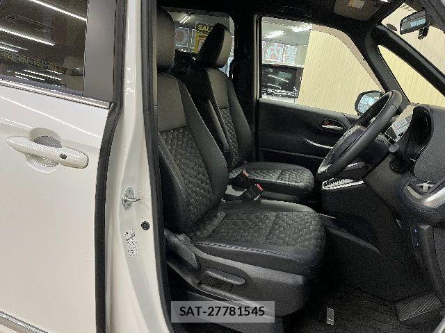 Toyota VOXY HYBRID 2023-08 8210968-3