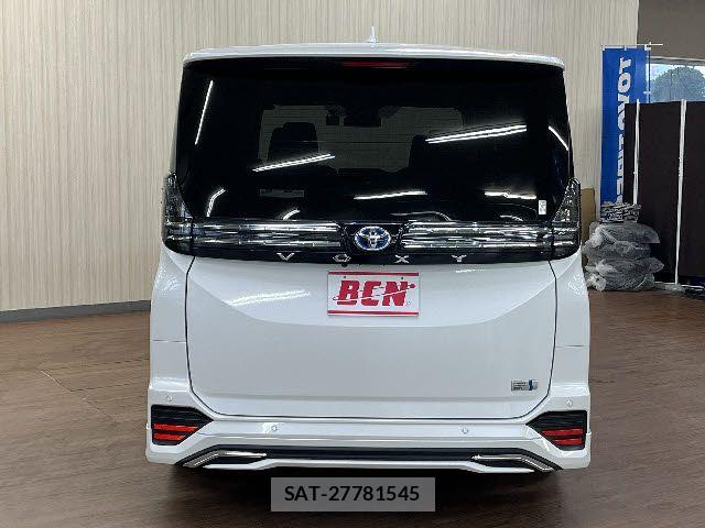 Toyota VOXY HYBRID 2023-08 8210968-8